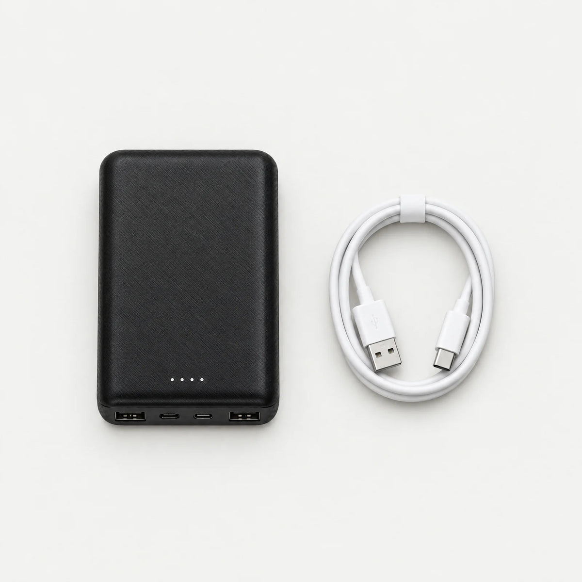 Zawartość: powerbank i kabel USB do ładowania